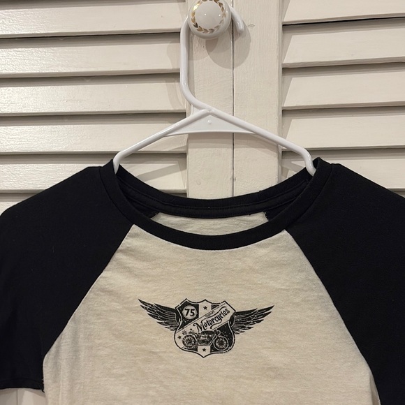 Black and White Cropped Graphic Tee - Picture 3 of 6